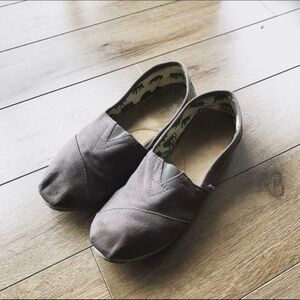 Toms Classic Canvas Grey Size 6.5 Slip‎ On …